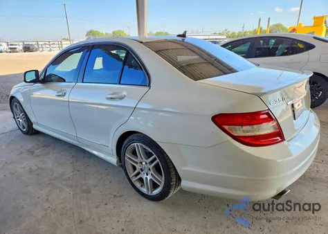 2009 Mercedes-Benz C 350 z USA, uszkodzony, nr VIN WDDGF56X89R073288